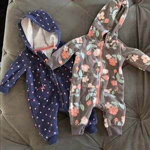 Set of two zip up hooded baby suits - Size newborn